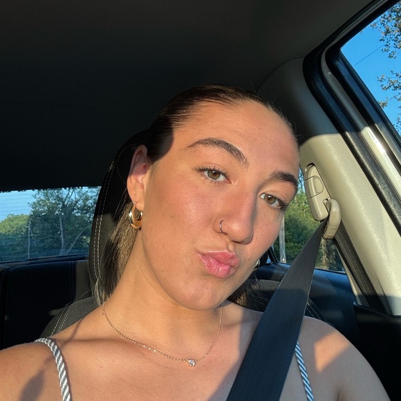 Meet your Posher, Bianca - Picture 2 of 3